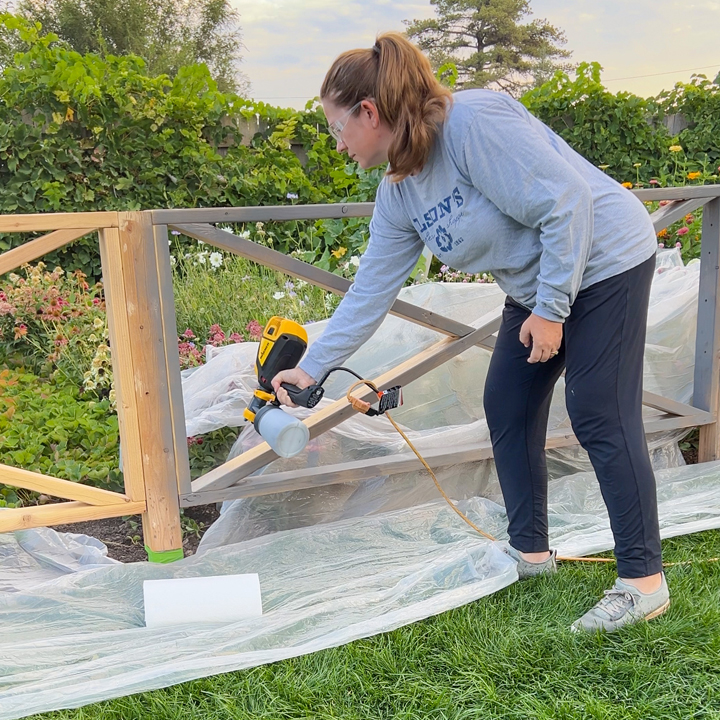 WAGNER spraying stain on fence